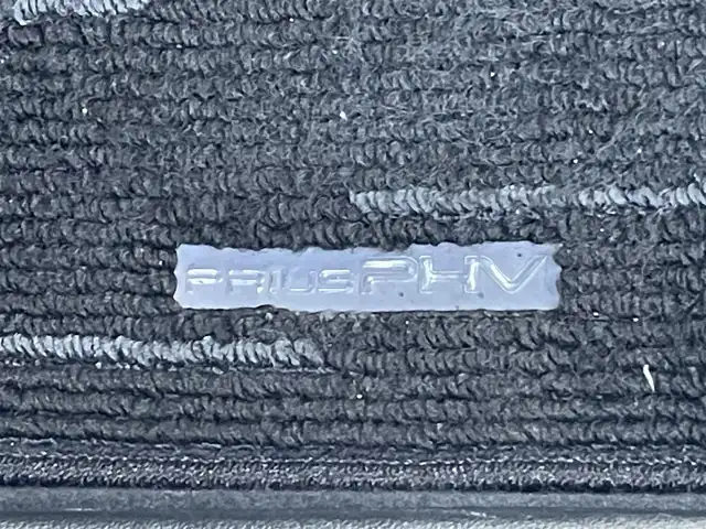 トヨタ プリウス ＰＨＶ S セーフティパッケージ 岡山県 2022(令4)年 3万km プラチナホワイトパールマイカ 登録時走行距離29934km/モデリスタフルエアロ/純正ディスプレイオーディオ/フルセグTV(AM/FM/CD/DVD/Bluetooth)/バックカメラ/ビルトインETC/トヨタセーフティセンス/・ブラインドスポットモニター/・レーダークルーズコントロール/・プリクラッシュセーフティ/・オートマチックハイビーム/・レーントレーシングアシスト/横滑り防止装置/USB入力端子/純正フロアマット/15インチ純正AW/プッシュスタート/スマートキー×2/充電ケーブル