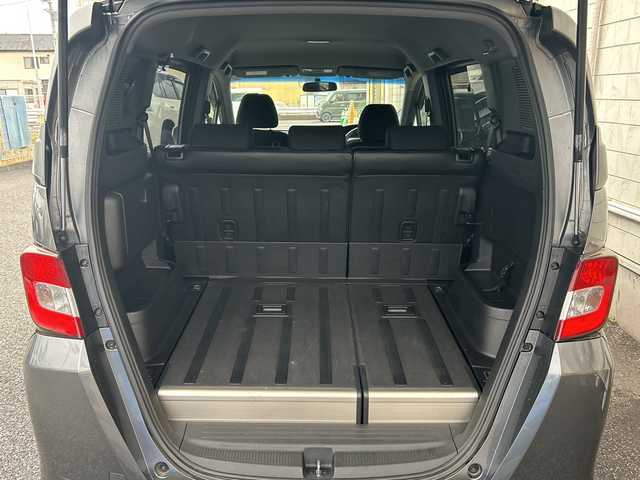 ホンダ フリード スパイク G ジャストセレクション 神奈川県 2012(平24)年 9.5万km ポリッシュドメタルメタリック 純正ナビ（CD/DVD/AM/FM/ワンセグTV)/バックカメラ/ETC/クルーズコントロール/両側パワースライドドア/純正マット/社外アルミホイール/盗難防止装置/ABS/横滑り防止装置/エアバッグダブル+サイド/カーテンエアバッグ/電動格納ミラー/ドアバイザー/ISOFIX/オートライト/フォグランプ/スペアキー×１/取扱説明書