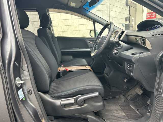 ホンダ フリード スパイク G ジャストセレクション 神奈川県 2012(平24)年 9.5万km ポリッシュドメタルメタリック 純正ナビ（CD/DVD/AM/FM/ワンセグTV)/バックカメラ/ETC/クルーズコントロール/両側パワースライドドア/純正マット/社外アルミホイール/盗難防止装置/ABS/横滑り防止装置/エアバッグダブル+サイド/カーテンエアバッグ/電動格納ミラー/ドアバイザー/ISOFIX/オートライト/フォグランプ/スペアキー×１/取扱説明書