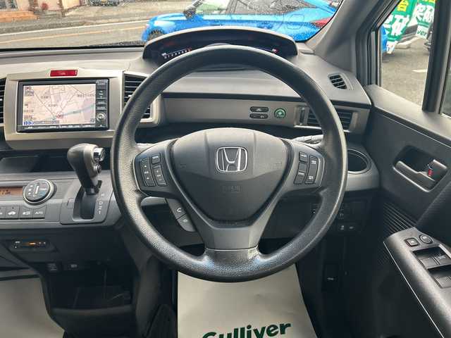 ホンダ フリード スパイク G ジャストセレクション 神奈川県 2012(平24)年 9.5万km ポリッシュドメタルメタリック 純正ナビ（CD/DVD/AM/FM/ワンセグTV)/バックカメラ/ETC/クルーズコントロール/両側パワースライドドア/純正マット/社外アルミホイール/盗難防止装置/ABS/横滑り防止装置/エアバッグダブル+サイド/カーテンエアバッグ/電動格納ミラー/ドアバイザー/ISOFIX/オートライト/フォグランプ/スペアキー×１/取扱説明書