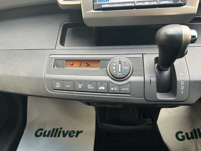 ホンダ フリード スパイク G ジャストセレクション 神奈川県 2012(平24)年 9.5万km ポリッシュドメタルメタリック 純正ナビ（CD/DVD/AM/FM/ワンセグTV)/バックカメラ/ETC/クルーズコントロール/両側パワースライドドア/純正マット/社外アルミホイール/盗難防止装置/ABS/横滑り防止装置/エアバッグダブル+サイド/カーテンエアバッグ/電動格納ミラー/ドアバイザー/ISOFIX/オートライト/フォグランプ/スペアキー×１/取扱説明書