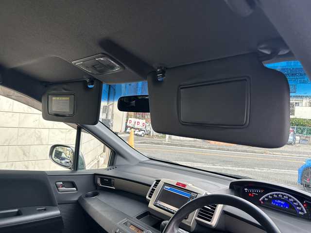 ホンダ フリード スパイク G ジャストセレクション 神奈川県 2012(平24)年 9.5万km ポリッシュドメタルメタリック 純正ナビ（CD/DVD/AM/FM/ワンセグTV)/バックカメラ/ETC/クルーズコントロール/両側パワースライドドア/純正マット/社外アルミホイール/盗難防止装置/ABS/横滑り防止装置/エアバッグダブル+サイド/カーテンエアバッグ/電動格納ミラー/ドアバイザー/ISOFIX/オートライト/フォグランプ/スペアキー×１/取扱説明書