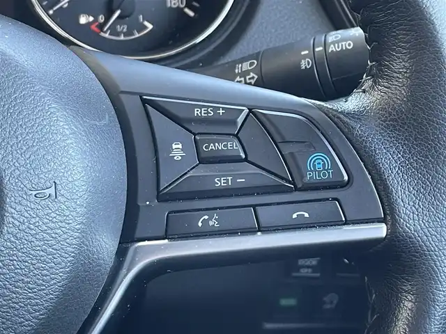 日産 エクストレイル 20Xi 東京都 2020(令2)年 2.8万km ブリリアントシルバー 純正ナビ/Bluetooth/CD/DVD/TV/全周囲カメラ/電動リアゲート/レーダークルーズコントロールシステム/シートヒーター/ETC/デジタルインナーミラー/純正アルミホイール/４WD/ABS/横滑り防止装置/レーンアシスト/オートライト/ダウンヒルアシストコントロールシステム/衝突被害軽減システム