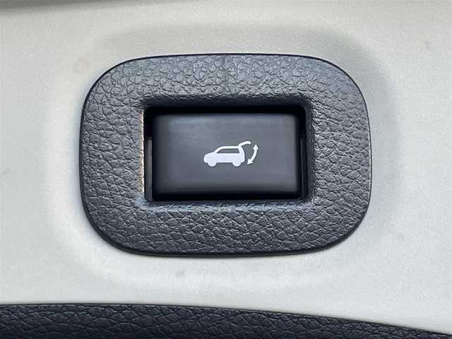 日産 エクストレイル 20Xi 東京都 2020(令2)年 2.8万km ブリリアントシルバー 純正ナビ/Bluetooth/CD/DVD/TV/全周囲カメラ/電動リアゲート/レーダークルーズコントロールシステム/シートヒーター/ETC/デジタルインナーミラー/純正アルミホイール/４WD/ABS/横滑り防止装置/レーンアシスト/オートライト/ダウンヒルアシストコントロールシステム/衝突被害軽減システム