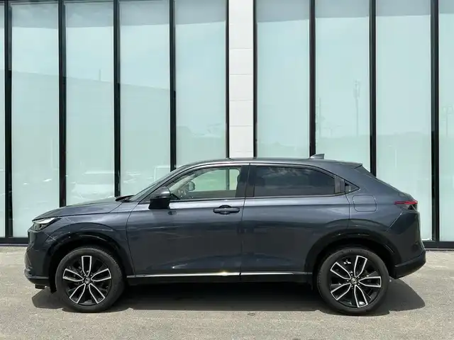 ホンダ ヴェゼル ハイブリッド e:HEV Z 大阪府 2021(令3)年 4.1万km メテオロイドグレーメタリック 純正９インチナビ/   フルセグTV/Bluetooth/USB/バックモニター/衝突軽減ブレーキ/横滑り防止装置/コーナーセンサー/ＢＳＭ/前席シートヒーター/レーダークルーズコントロール/レーンキープアシスト/アイドリングストップ/パドルシフト/ワイヤレス充電/前後ドライブレコーダー/オートマチックハイビーム/純正18インチアルミホイール/純正フロアマット/プッシュスタート/スマートキー/ハーフレザーシート/ＥＴＣ/ＬＥＤ/禁煙車