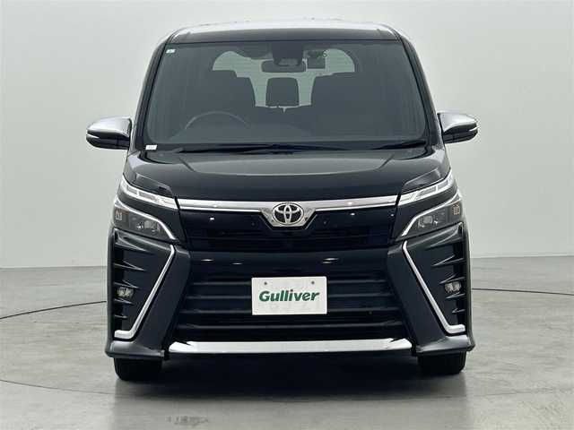 トヨタ ヴォクシー ZS 煌 鹿児島県 2019(平31)年 2.7万km ブラック トヨタセーフティセンス/・レーンキープアシスト/・オートハイビーム/トヨタ純正ナビ/FM・AM・DVD・CD・フルセグTV/Bluetooth Audio/バックカメラ/両側パワースライドドア/前後ドライブレコーダー/クルーズコントロール/アイドリングストップ/プッシュスタート/スマートキー/スペア1本/ETC