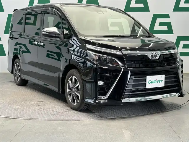 トヨタ ヴォクシー ZS 煌 鹿児島県 2019(平31)年 2.7万km ブラック 禁煙車/純正ナビ（NSZT-Y68T）/両側パワースライドドア/360度ドライブレコーダー（DVR-360V）/ビルトインETC/フルセグTV/トヨタセーフティセンスC/プリクラッシュセーフティシステム/レーンディパーチャーアラート/オートマチックハイビーム/クルーズコントロール/レーンキープアシスト/オートライト/LEDヘッドライト/社外フロアマット/横滑り防止装置/盗難防止装置