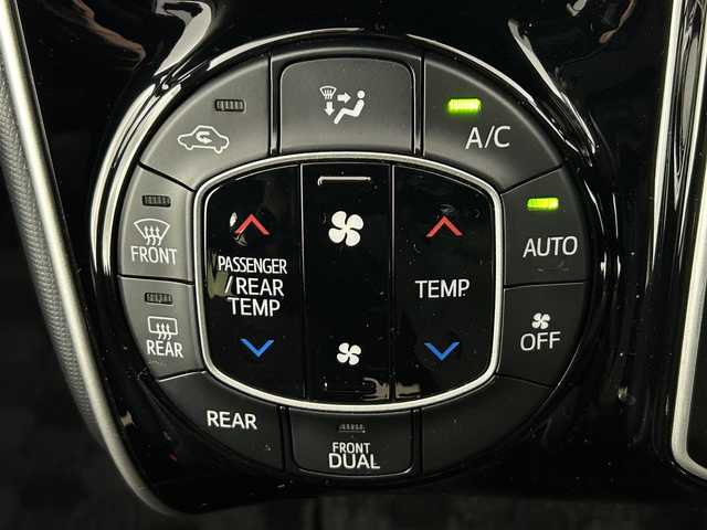 トヨタ ヴォクシー ZS 煌 鹿児島県 2019(平31)年 2.7万km ブラック トヨタセーフティセンス/・レーンキープアシスト/・オートハイビーム/トヨタ純正ナビ/FM・AM・DVD・CD・フルセグTV/Bluetooth Audio/バックカメラ/両側パワースライドドア/前後ドライブレコーダー/クルーズコントロール/アイドリングストップ/プッシュスタート/スマートキー/スペア1本/ETC