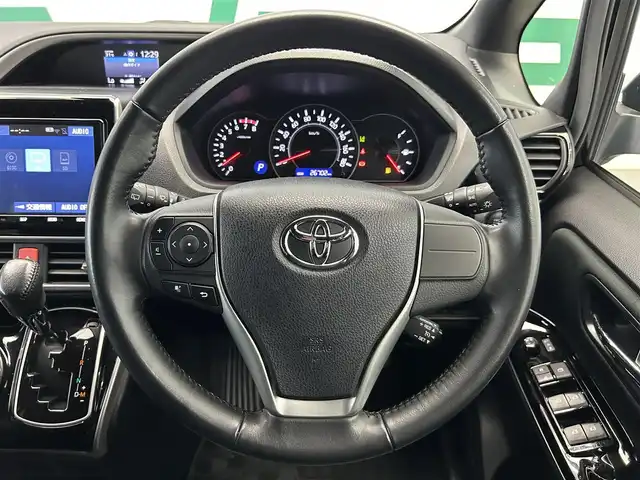 トヨタ ヴォクシー ZS 煌 鹿児島県 2019(平31)年 2.7万km ブラック 禁煙車/純正ナビ（NSZT-Y68T）/両側パワースライドドア/360度ドライブレコーダー（DVR-360V）/ビルトインETC/フルセグTV/トヨタセーフティセンスC/プリクラッシュセーフティシステム/レーンディパーチャーアラート/オートマチックハイビーム/クルーズコントロール/レーンキープアシスト/オートライト/LEDヘッドライト/社外フロアマット/横滑り防止装置/盗難防止装置