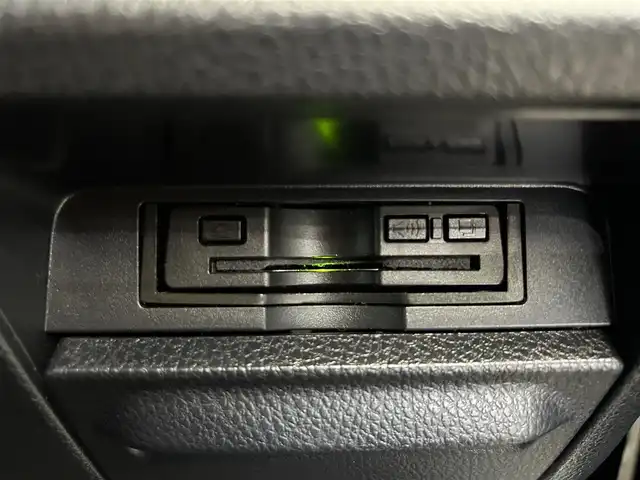 トヨタ ヴォクシー ZS 煌 鹿児島県 2019(平31)年 2.7万km ブラック 禁煙車/純正ナビ（NSZT-Y68T）/両側パワースライドドア/360度ドライブレコーダー（DVR-360V）/ビルトインETC/フルセグTV/トヨタセーフティセンスC/プリクラッシュセーフティシステム/レーンディパーチャーアラート/オートマチックハイビーム/クルーズコントロール/レーンキープアシスト/オートライト/LEDヘッドライト/社外フロアマット/横滑り防止装置/盗難防止装置