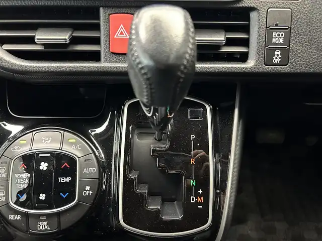 トヨタ ヴォクシー ZS 煌 鹿児島県 2019(平31)年 2.7万km ブラック 禁煙車/純正ナビ（NSZT-Y68T）/両側パワースライドドア/360度ドライブレコーダー（DVR-360V）/ビルトインETC/フルセグTV/トヨタセーフティセンスC/プリクラッシュセーフティシステム/レーンディパーチャーアラート/オートマチックハイビーム/クルーズコントロール/レーンキープアシスト/オートライト/LEDヘッドライト/社外フロアマット/横滑り防止装置/盗難防止装置