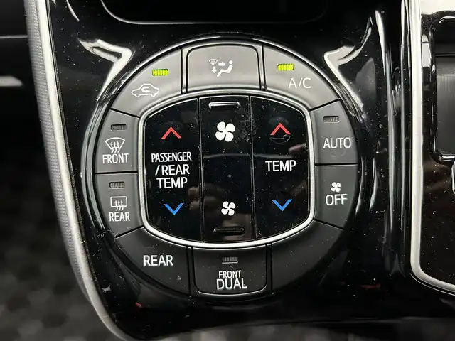 トヨタ ヴォクシー ZS 煌 鹿児島県 2019(平31)年 2.7万km ブラック 禁煙車/純正ナビ（NSZT-Y68T）/両側パワースライドドア/360度ドライブレコーダー（DVR-360V）/ビルトインETC/フルセグTV/トヨタセーフティセンスC/プリクラッシュセーフティシステム/レーンディパーチャーアラート/オートマチックハイビーム/クルーズコントロール/レーンキープアシスト/オートライト/LEDヘッドライト/社外フロアマット/横滑り防止装置/盗難防止装置
