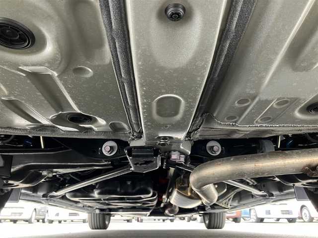 トヨタ ヴェルファイア ハイブリット Z プレミア 静岡県 2024(令6)年 0.6万km プラチナホワイトパールマイカ セキュリティーArgus/デジタルインナーミラー/エンジンスタートボタン/スマートキー（スペアキー１本）/パワーウィンドウ/パワーステアリング/MTモード付AT/100V充電/Wオートエアコン/クルーズコントロール/ETC2.0/USB入力端子/全方位カメラ/純正メーカーナビ（BT.フルセグ）/３列シート/ガラスルーフ/オットマン/電動リアゲート/ドライブレコーダー前後/ウォークスルー/フロアマット/D席N席パワーシート/D席N席セカンドシートシートヒーター/D席N席セカンドシートエアシート/両側パワースライドドア/純正アルミホイール/ABS/横滑り防止装置/コーナーセンサー前後/レーンキープアシスト/盗難防止装置/オートライト/オートマチックハイビーム/LEDライト/W+サイドエアバック/衝突軽減システム/ステアリングヒーター
