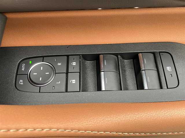 トヨタ ヴェルファイア ハイブリット Z プレミア 静岡県 2024(令6)年 0.6万km プラチナホワイトパールマイカ セキュリティーArgus/デジタルインナーミラー/エンジンスタートボタン/スマートキー（スペアキー１本）/パワーウィンドウ/パワーステアリング/MTモード付AT/100V充電/Wオートエアコン/クルーズコントロール/ETC2.0/USB入力端子/全方位カメラ/純正メーカーナビ（BT.フルセグ）/３列シート/ガラスルーフ/オットマン/電動リアゲート/ドライブレコーダー前後/ウォークスルー/フロアマット/D席N席パワーシート/D席N席セカンドシートシートヒーター/D席N席セカンドシートエアシート/両側パワースライドドア/純正アルミホイール/ABS/横滑り防止装置/コーナーセンサー前後/レーンキープアシスト/盗難防止装置/オートライト/オートマチックハイビーム/LEDライト/W+サイドエアバック/衝突軽減システム/ステアリングヒーター