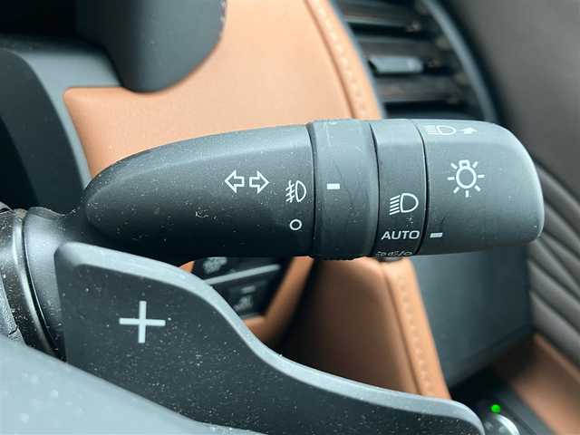 トヨタ ヴェルファイア ハイブリット Z プレミア 静岡県 2024(令6)年 0.6万km プラチナホワイトパールマイカ セキュリティーArgus/デジタルインナーミラー/エンジンスタートボタン/スマートキー（スペアキー１本）/パワーウィンドウ/パワーステアリング/MTモード付AT/100V充電/Wオートエアコン/クルーズコントロール/ETC2.0/USB入力端子/全方位カメラ/純正メーカーナビ（BT.フルセグ）/３列シート/ガラスルーフ/オットマン/電動リアゲート/ドライブレコーダー前後/ウォークスルー/フロアマット/D席N席パワーシート/D席N席セカンドシートシートヒーター/D席N席セカンドシートエアシート/両側パワースライドドア/純正アルミホイール/ABS/横滑り防止装置/コーナーセンサー前後/レーンキープアシスト/盗難防止装置/オートライト/オートマチックハイビーム/LEDライト/W+サイドエアバック/衝突軽減システム/ステアリングヒーター