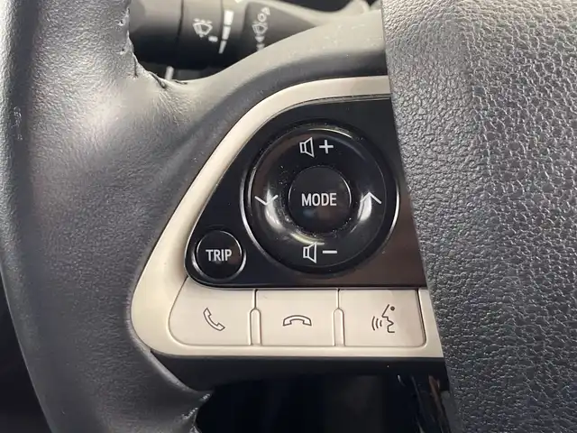 トヨタ プリウス ＰＨＶ A 栃木県 2017(平29)年 3.9万km エモーショナルレッド 純正ナビ/（Bluetooth/USB/AUX/フルセグTV）/バックカメラ/トヨタセーフティセンス/・プリクラッシュセーフティ/・レーントレーシングアシスト/・レーダークルーズコントロール/・オートマチックハイビーム/・ロードサインアシスト/・パーキングアシスト/BSM/ビルトインETC2.0/シートヒーター/デジタルインナーミラー/フォグランプ/ステアリングヒーター/前後コーナーセンサー/LEDヘッドライト/横滑り防止装置/フォグランプ/スマートキー/プッシュスタート/ステアリングスイッチ/電動格納ミラー/純正アルミホイール/純正フロアマット