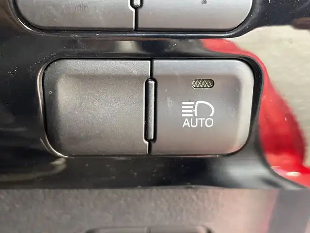 トヨタ プリウス ＰＨＶ A 栃木県 2017(平29)年 3.9万km エモーショナルレッド 純正ナビ/（Bluetooth/USB/AUX/フルセグTV）/バックカメラ/トヨタセーフティセンス/・プリクラッシュセーフティ/・レーントレーシングアシスト/・レーダークルーズコントロール/・オートマチックハイビーム/・ロードサインアシスト/・パーキングアシスト/BSM/ビルトインETC2.0/シートヒーター/デジタルインナーミラー/フォグランプ/ステアリングヒーター/前後コーナーセンサー/LEDヘッドライト/横滑り防止装置/フォグランプ/スマートキー/プッシュスタート/ステアリングスイッチ/電動格納ミラー/純正アルミホイール/純正フロアマット