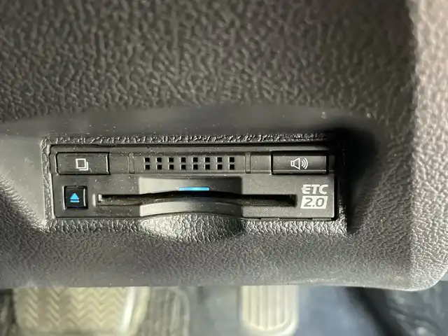 トヨタ プリウス ＰＨＶ A 栃木県 2017(平29)年 3.9万km エモーショナルレッド 純正ナビ/（Bluetooth/USB/AUX/フルセグTV）/バックカメラ/トヨタセーフティセンス/・プリクラッシュセーフティ/・レーントレーシングアシスト/・レーダークルーズコントロール/・オートマチックハイビーム/・ロードサインアシスト/・パーキングアシスト/BSM/ビルトインETC2.0/シートヒーター/デジタルインナーミラー/フォグランプ/ステアリングヒーター/前後コーナーセンサー/LEDヘッドライト/横滑り防止装置/フォグランプ/スマートキー/プッシュスタート/ステアリングスイッチ/電動格納ミラー/純正アルミホイール/純正フロアマット