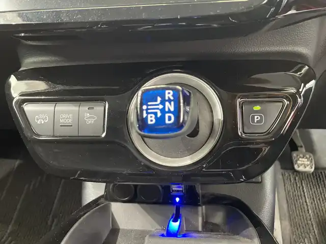 トヨタ プリウス ＰＨＶ A 栃木県 2017(平29)年 3.9万km エモーショナルレッド 純正ナビ/（Bluetooth/USB/AUX/フルセグTV）/バックカメラ/トヨタセーフティセンス/・プリクラッシュセーフティ/・レーントレーシングアシスト/・レーダークルーズコントロール/・オートマチックハイビーム/・ロードサインアシスト/・パーキングアシスト/BSM/ビルトインETC2.0/シートヒーター/デジタルインナーミラー/フォグランプ/ステアリングヒーター/前後コーナーセンサー/LEDヘッドライト/横滑り防止装置/フォグランプ/スマートキー/プッシュスタート/ステアリングスイッチ/電動格納ミラー/純正アルミホイール/純正フロアマット