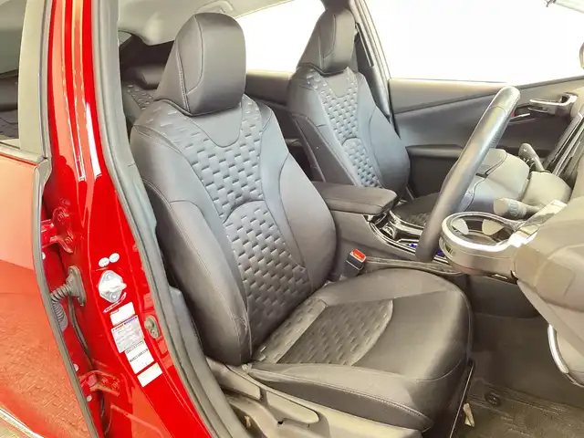 トヨタ プリウス ＰＨＶ A 栃木県 2017(平29)年 3.9万km エモーショナルレッド 純正ナビ/（Bluetooth/USB/AUX/フルセグTV）/バックカメラ/トヨタセーフティセンス/・プリクラッシュセーフティ/・レーントレーシングアシスト/・レーダークルーズコントロール/・オートマチックハイビーム/・ロードサインアシスト/・パーキングアシスト/BSM/ビルトインETC2.0/シートヒーター/デジタルインナーミラー/フォグランプ/ステアリングヒーター/前後コーナーセンサー/LEDヘッドライト/横滑り防止装置/フォグランプ/スマートキー/プッシュスタート/ステアリングスイッチ/電動格納ミラー/純正アルミホイール/純正フロアマット