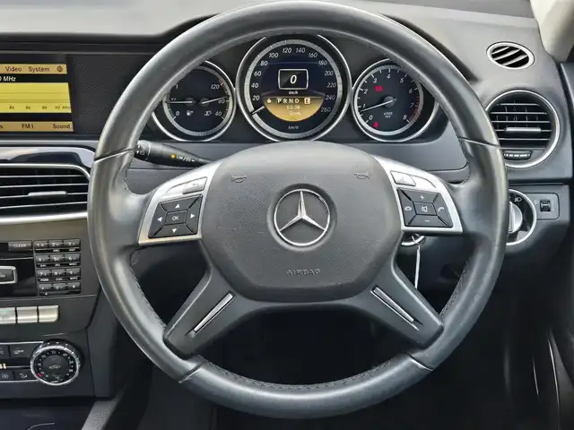 メルセデス・ベンツ Ｃ２００ ブルーエフィシェンシー 愛知県 2012(平24)年 6.6万km オブシディアンブラック /禁煙車/ワンオーナー車//純正HDDナビ・フルセグTV//パーキングアシストリアビューカメラ/CD・DVD・Bluetooth・SD・AM・FM/COMANDコントローラー/音声認識機能//アダプティブブレーキ（ホールド機能・ヒルスタートアシスト）//クルーズコントロール//可変スピードリミッター//アテンションアシスト//前席パワーシート //純正16インチアルミホイール//リモートトランクリリース//エレクトロニックスタビリティプログラム//レインセンサー//オートライト//フロントフォグランプ//リアフォグランプ//ETC//ドラレコ//スペアキー1本//純正フロアマット//取扱説明書//COMANDシステム説明書//保証書