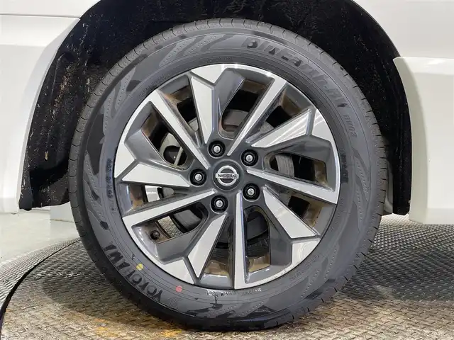 日産 セレナ ハイウェイスター V 愛知県 2020(令2)年 3.5万km ブリリアントホワイトパール 純正10インチナビ/（Bluetooth、フルセグTV、CD/DVD/Blu-ray/ミュージックストッカー、FM、AM）/純正フリップダウンモニター/両側電動スライドドア/アラウンドビューモニター/衝突軽減ブレーキ/クルーズコントロール/ブラインドスポットモニター/純正ビルトインETC/純正ドライブレコーダー/コーナーセンサー/保証書/取扱説明書/スペアキー1本
