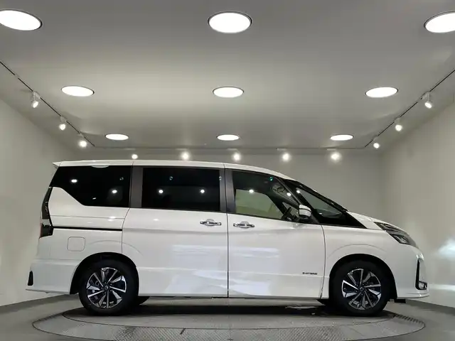 日産 セレナ ハイウェイスター V 愛知県 2020(令2)年 3.5万km ブリリアントホワイトパール 純正10インチナビ/（Bluetooth、フルセグTV、CD/DVD/Blu-ray/ミュージックストッカー、FM、AM）/純正フリップダウンモニター/両側電動スライドドア/アラウンドビューモニター/衝突軽減ブレーキ/クルーズコントロール/ブラインドスポットモニター/純正ビルトインETC/純正ドライブレコーダー/コーナーセンサー/保証書/取扱説明書/スペアキー1本