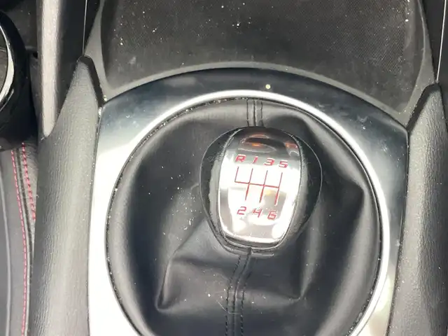 アバルト １２４ スパイダー 2イヤーアニバーサリー 岡山県 2018(平30)年 7.8万km シルバー 限定50台/6MT/Brembo製4ポッドフロントブレーキキャリパーレッド/ビルシュタイン製モノチューブショックアブソーバー/純正ナビ/フルセグＴＶ/Bluetooth/CD/DVD/コマンダースイッチ/バックカメラ/ビルトインETC/パークセンサー/レザーシート/Ｄ/Ｎシートヒーター/純正10スポーク17インチアロイホイール/アダプティブ機能付きフルLEDヘッドライト/ヘッドライトウォッシャー/フロントフォグライト/リアフォグ/レインセンサー付きフロントワイパー/オートライト/クルーズコントロール/電動ドアミラー/アルミスポーツペダル/レザーシフトノブ/レザーインテリア/オーディオコントローラー/SPORTスイッチ/ロールバー/パワーウィンドウ/チルトステアリング/電動パワーステアリング/ABARTHエンブレム付エンジンカバー/スマートエントリー/フロントストラットタワーバー/トルセン式LSD