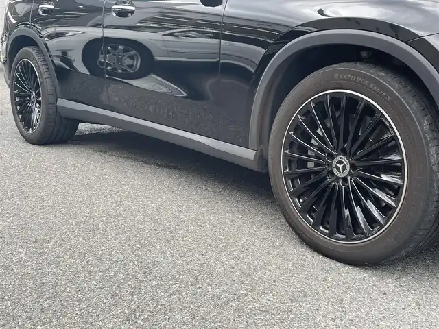 メルセデス・ベンツ Ｍ・ベンツ ＧＬＣ２２０ d 4マチック ドライバーズPKG 大阪府 2023(令5)年 3.4万km オブシディアンブラック AMGレザーエクスクルーシブパッケージ/・Burmester3Dサウンドシステム/・AMGラインエクステリア/・全席シートヒーター/・スポーティエンジンサウンド/・本革シート/・11.9インチMBUX　ARナビ・フルセグ・Bluetooth/・ヘッドアップディスプレイ /・ブラックオープンボアウッドインテリアトリム/・本革巻ステアリング/ドライバーズパッケージ/・リアアクスルステアリング/・AIR MATICサスペンション/パノラミックスライディングルーフ/レーダーセーフティパッケージ/・アクティブディスタンスアシスト/・自動再発進機能/・アクティブレーンアシスト/・全方位カメラ/・アクティブハイビーム/・トラフィックアシスト/・アクティブパーキングアシスト/AMG20インチAW/ワンオーナー/純正360°ドライブレコーダー/電動リアゲート/4WD/コーナーセンサー/横滑り防止装置