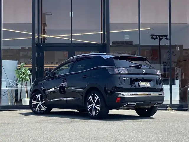 プジョー ３００８ GT ハイブリッド4 福岡県 2021(令3)年 2.2万km 黒 ・アクティブクルーズコントロール/・USB/Bluetooth/AppleCarPlay/・バックカメラ/・ハーフレザーシート/シートヒーター/・社外前後ドライブレコーダー/・フルセグ/・社外ETC/・純正18AW/・プッシュスタート/・スマートキー/・スペアキー/・パワーシート/・レーンキープアシスト/・オートライト/・LEDライト/・置くだけ充電/・保証書/・取扱説明書