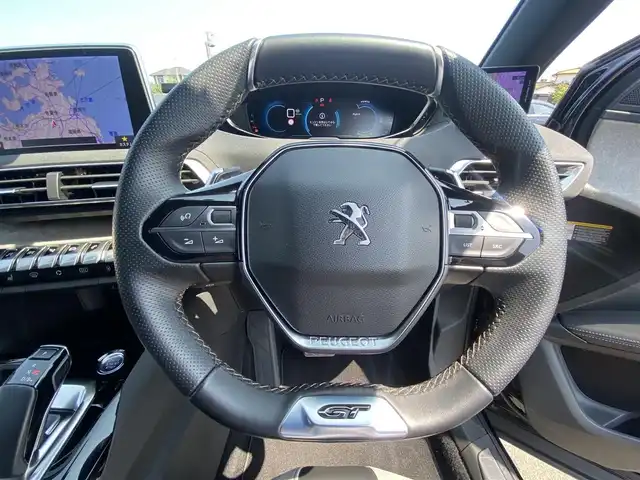 プジョー ３００８ GT ハイブリッド4 福岡県 2021(令3)年 2.2万km 黒 ・アクティブクルーズコントロール/・USB/Bluetooth/AppleCarPlay/・バックカメラ/・ハーフレザーシート/シートヒーター/・社外前後ドライブレコーダー/・フルセグ/・社外ETC/・純正18AW/・プッシュスタート/・スマートキー/・スペアキー/・パワーシート/・レーンキープアシスト/・オートライト/・LEDライト/・置くだけ充電/・保証書/・取扱説明書
