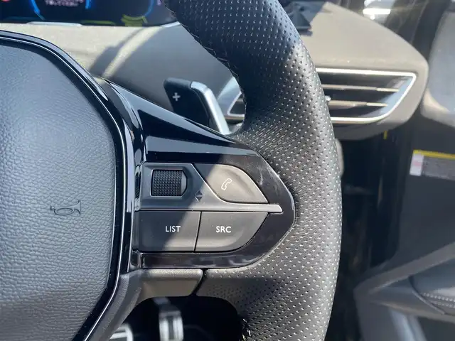 プジョー ３００８ GT ハイブリッド4 福岡県 2021(令3)年 2.2万km 黒 ・アクティブクルーズコントロール/・USB/Bluetooth/AppleCarPlay/・バックカメラ/・ハーフレザーシート/シートヒーター/・社外前後ドライブレコーダー/・フルセグ/・社外ETC/・純正18AW/・プッシュスタート/・スマートキー/・スペアキー/・パワーシート/・レーンキープアシスト/・オートライト/・LEDライト/・置くだけ充電/・保証書/・取扱説明書