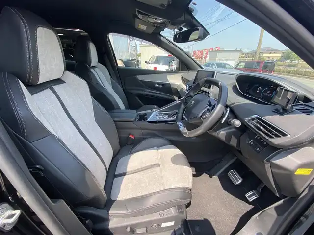 プジョー ３００８ GT ハイブリッド4 福岡県 2021(令3)年 2.2万km 黒 ・アクティブクルーズコントロール/・USB/Bluetooth/AppleCarPlay/・バックカメラ/・ハーフレザーシート/シートヒーター/・社外前後ドライブレコーダー/・フルセグ/・社外ETC/・純正18AW/・プッシュスタート/・スマートキー/・スペアキー/・パワーシート/・レーンキープアシスト/・オートライト/・LEDライト/・置くだけ充電/・保証書/・取扱説明書
