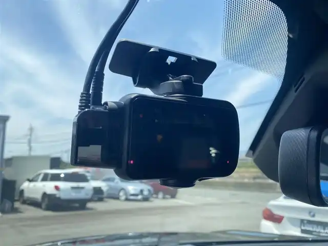 プジョー ３００８ GT ハイブリッド4 福岡県 2021(令3)年 2.2万km 黒 ・アクティブクルーズコントロール/・USB/Bluetooth/AppleCarPlay/・バックカメラ/・ハーフレザーシート/シートヒーター/・社外前後ドライブレコーダー/・フルセグ/・社外ETC/・純正18AW/・プッシュスタート/・スマートキー/・スペアキー/・パワーシート/・レーンキープアシスト/・オートライト/・LEDライト/・置くだけ充電/・保証書/・取扱説明書