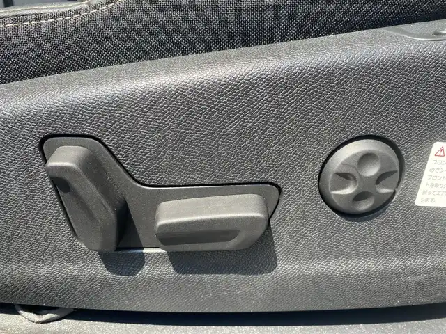 プジョー ３００８ GT ハイブリッド4 福岡県 2021(令3)年 2.2万km 黒 ・アクティブクルーズコントロール/・USB/Bluetooth/AppleCarPlay/・バックカメラ/・ハーフレザーシート/シートヒーター/・社外前後ドライブレコーダー/・フルセグ/・社外ETC/・純正18AW/・プッシュスタート/・スマートキー/・スペアキー/・パワーシート/・レーンキープアシスト/・オートライト/・LEDライト/・置くだけ充電/・保証書/・取扱説明書