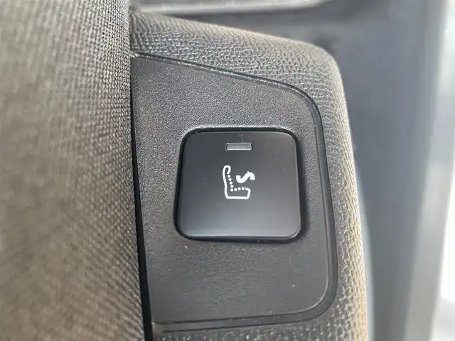 プジョー ３００８ GT ハイブリッド4 福岡県 2021(令3)年 2.2万km 黒 ・アクティブクルーズコントロール/・USB/Bluetooth/AppleCarPlay/・バックカメラ/・ハーフレザーシート/シートヒーター/・社外前後ドライブレコーダー/・フルセグ/・社外ETC/・純正18AW/・プッシュスタート/・スマートキー/・スペアキー/・パワーシート/・レーンキープアシスト/・オートライト/・LEDライト/・置くだけ充電/・保証書/・取扱説明書