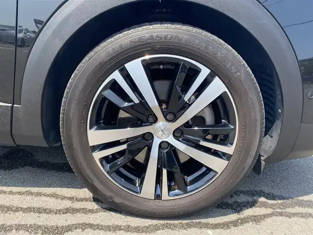プジョー ３００８ GT ハイブリッド4 福岡県 2021(令3)年 2.2万km 黒 ・アクティブクルーズコントロール/・USB/Bluetooth/AppleCarPlay/・バックカメラ/・ハーフレザーシート/シートヒーター/・社外前後ドライブレコーダー/・フルセグ/・社外ETC/・純正18AW/・プッシュスタート/・スマートキー/・スペアキー/・パワーシート/・レーンキープアシスト/・オートライト/・LEDライト/・置くだけ充電/・保証書/・取扱説明書