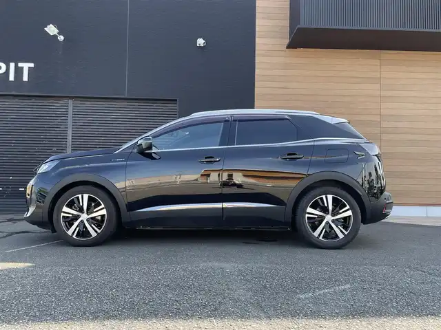 プジョー ３００８ GT ハイブリッド4 宮崎県 2021(令3)年 2.2万km 黒 ４WD/ハーフレザーシート/・D席パワーシート/・D席シートヒーター/アクティブクルーズコントロール/・レーンキープ/純正メモリナビゲーション/・フルセグテレビ /・USB/・Bluetooth/・AppleCarPlay/・置くだけ充電/バックカメラ/社外前後ドライブレコーダー/ETC/純正18アルミホイール/プッシュスタート/LEDヘッドライト/・オートライト/・オートハイビーム