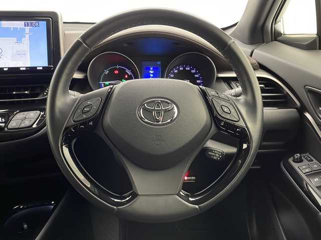 トヨタ Ｃ－ＨＲ G 宮崎県 2018(平30)年 4.3万km ホワイトパールクリスタルシャイン Toyota Safety Sense/〇プリクラシュセーフティ/〇レーンディパーチャーアラート/〇ブラインドスポットモニター/〇リアクロストラフィックアラート/〇レーダークルーズコントロール/〇クリアランスソナー/〇オートマチックハイビーム/純正9インチSDナビ/フルセグTV/CD/DVD/Bluetooth/バックカメラ/ハーフレザーシート/シートヒーター/LEDヘッドライト/純正18インチAW/スマートキー×２/ETC/保証書/取扱説明書/ナビ取扱説明書