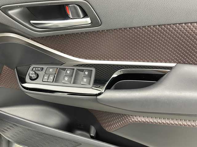 トヨタ Ｃ－ＨＲ G 宮崎県 2018(平30)年 4.3万km ホワイトパールクリスタルシャイン Toyota Safety Sense/〇プリクラシュセーフティ/〇レーンディパーチャーアラート/〇ブラインドスポットモニター/〇リアクロストラフィックアラート/〇レーダークルーズコントロール/〇クリアランスソナー/〇オートマチックハイビーム/純正9インチSDナビ/フルセグTV/CD/DVD/Bluetooth/バックカメラ/ハーフレザーシート/シートヒーター/LEDヘッドライト/純正18インチAW/スマートキー×２/ETC/保証書/取扱説明書/ナビ取扱説明書