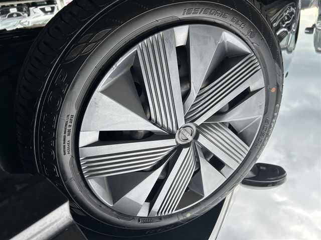 日産 ノート X 愛媛県 2022(令4)年 8.2万km スーパーブラック 登録時走行距離:81119km/メーカーOP純正ナビ/AM/FM//フルセグTV/Bluetooth/全方位カメラ/ビルトインETC2.0/衝突軽減システム/レーンキープアシスト/オートライト/オートハイビーム/エンジンスタートボタン/スマートキー/純正アルミホイール/コーナーセンサー/ワイヤレス充電/チャイルドシート取り付け可能/ハンドル支援/ブラインドスポットモニター