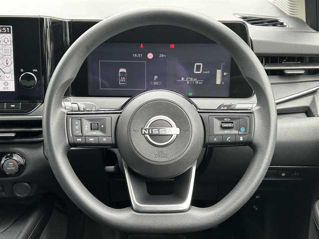 日産 ノート X 愛媛県 2022(令4)年 8.2万km スーパーブラック 登録時走行距離:81119km/メーカーOP純正ナビ/AM/FM//フルセグTV/Bluetooth/全方位カメラ/ビルトインETC2.0/衝突軽減システム/レーンキープアシスト/オートライト/オートハイビーム/エンジンスタートボタン/スマートキー/純正アルミホイール/コーナーセンサー/ワイヤレス充電/チャイルドシート取り付け可能/ハンドル支援/ブラインドスポットモニター