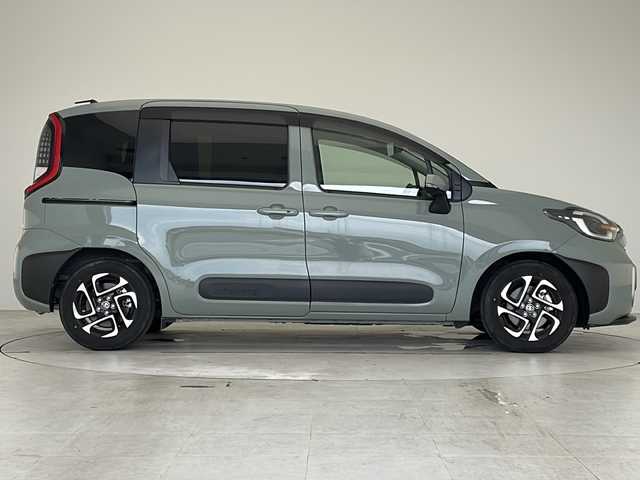 トヨタ シエンタ ハイブリッド Z 愛知県 2023(令5)年 2.7万km アーバンカーキ 衝突軽減システム/純正１０．４型ディスプレイオーディオ（ナビあり）/フリップダウンモニター/両側パワースライドドア/レーダークルーズコントロール/フルセグ/CD/DVD/Bluetooth/バックカメラ/コーナーセンサー/純正アルミホイール/ブラインドスポットモニター/LEDヘッドライト/オートマチックハイビーム/ETC/ステアリングスイッチ/スマートキー/プッシュスタート