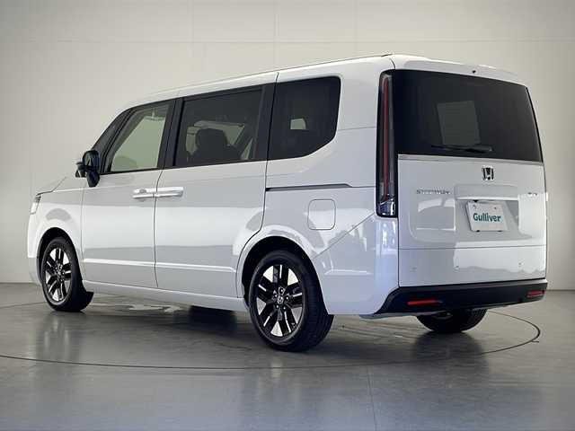 ホンダ ステップワゴン eHEV エアー EX 宮崎県 2025(令7)年 0.1千km プラチナホワイトパール 登録済未使用車/Honda SENSING/〇衝突軽減ブレーキ（CMBS）/〇先行車発進お知らせ機能/〇歩行者事故低減ステアリング/〇路外逸脱抑制機能/〇標識認識機能/〇渋滞追従機能付アダプティブクルーズコントロール（ACC）/〇車線維持支援システム（LKAS）/〇トラフィックジャムアシスト（渋滞運転支援機能）/〇ブラインドスポットインフォメーション/〇誤発進抑制機能/〇後方誤発進抑制機能/〇近距離衝突軽減ブレーキ/〇急アクセル抑制機能/〇パーキングセンサーシステム/〇オートハイビーム/純正11.4インチHonda CONNECTナビ/フルセグTV/CD/DVD/Bluetooth/バックカメラ/両側パワースライドドア/パワーテールゲート(メモリー機能付)/シートヒーター/パドルシフト/2列目オットマン/LEDヘッドライト/純正16インチAW/スマートキー×２/保証書/取扱説明書