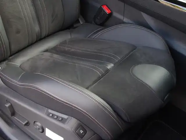 プジョー ５００８ GT ブルーHDi 埼玉県 2021(令3)年 3.8万km パール ブラックハーフレザーシート/アダプティブクルーズコントロール/パノラマスライディングルーフ/CarPlay/パークセンサー/ブラインドスポットモニター/バック/サイドカメラ/ルームミラー内臓サイドカメラ/純正ナビ/ドラレコ/ETC/社外テレビ/置くだけ充電/シートヒーター/シートポジションメモリー機能
