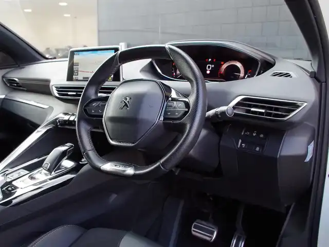 プジョー ５００８ GT ブルーHDi 埼玉県 2021(令3)年 3.8万km パール ブラックハーフレザーシート/アダプティブクルーズコントロール/パノラマスライディングルーフ/CarPlay/パークセンサー/ブラインドスポットモニター/バック/サイドカメラ/ルームミラー内臓サイドカメラ/純正ナビ/ドラレコ/ETC/社外テレビ/置くだけ充電/シートヒーター/シートポジションメモリー機能