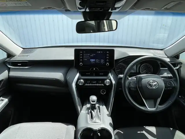 トヨタ ハリアー S 滋賀県 2021(令3)年 3.3万km ホワイトパールクリスタルシャイン 純正ディスプレイオーディオ/(Bluetooth/AM/FM/AUX)/トヨタセーフティーセンス/・プリクラッシュセーフティ/・レーダークルーズコントロール/・レーンキープアシスト/・標識認識/・Autoハイビーム/LEDオートライト/先行車発進告知/電動パーキング/ブレーキホールド/バックカメラ/電動格納ミラー/ドアバイザー/フロアMT付きAT/スペアキー/ETC