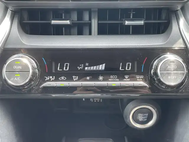 トヨタ ハリアー S 滋賀県 2021(令3)年 3.3万km ホワイトパールクリスタルシャイン 純正ディスプレイオーディオ/(Bluetooth/AM/FM/AUX)/トヨタセーフティーセンス/・プリクラッシュセーフティ/・レーダークルーズコントロール/・レーンキープアシスト/・標識認識/・Autoハイビーム/LEDオートライト/先行車発進告知/電動パーキング/ブレーキホールド/バックカメラ/電動格納ミラー/ドアバイザー/フロアMT付きAT/スペアキー/ETC