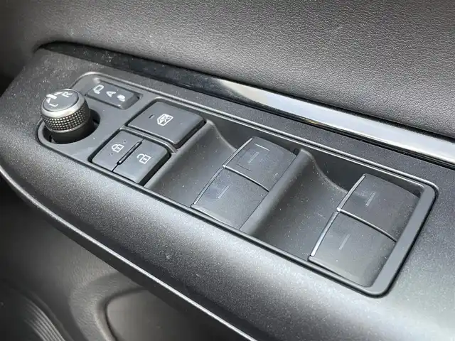 トヨタ ハリアー S 滋賀県 2021(令3)年 3.3万km ホワイトパールクリスタルシャイン 純正ディスプレイオーディオ/(Bluetooth/AM/FM/AUX)/トヨタセーフティーセンス/・プリクラッシュセーフティ/・レーダークルーズコントロール/・レーンキープアシスト/・標識認識/・Autoハイビーム/LEDオートライト/先行車発進告知/電動パーキング/ブレーキホールド/バックカメラ/電動格納ミラー/ドアバイザー/フロアMT付きAT/スペアキー/ETC