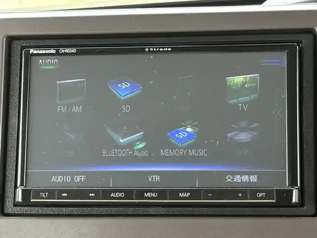 ホンダ Ｎ ＢＯＸ G L ホンダセンシング 埼玉県 2017(平29)年 10.9万km クリスタルブラックパール (株)IDOMが運営する【じしゃロン鳩ヶ谷店】の自社ローン専用車両になりますこちらは現金またはオートローンご利用時の価格です。自社ローンご希望の方は別途その旨お申付け下さい/登録時108192km/左側パワースライドドア/社外SDナビ（Strada CN-RE04D）/　・AM/FM/CD/DVD/MSV(SD)/BT/フルセグTV/バックカメラ/USBポートx2/ビルトインETC/プッシュスタート/スマートキーx2/ホンダセンシング/　・衝突軽減ブレーキ（CMBS）/　・誤発進抑制機能/　・歩行者事故低減ステアリング/　・ACC（アダプティブクルーズコントロール）/　・LKAS（車線維持支援システム）/　・路外逸脱抑制機能/ステアリングリモコン/LEDヘッドライト/　・オートライト/後席ロールサンシェード/ドアバイザー/純正フロアマット